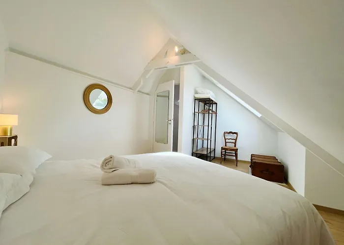 La Maison De L'orangerie - Charm & Comfort In The Very Heart Of Nyaraló Carentan