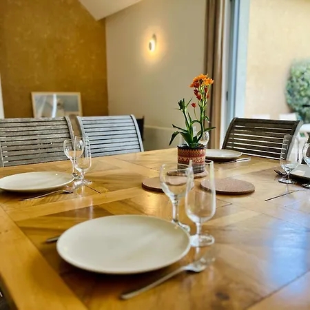 Сasa de vacaciones La Maison De L'orangerie - Charm & Comfort In The Very Heart Of