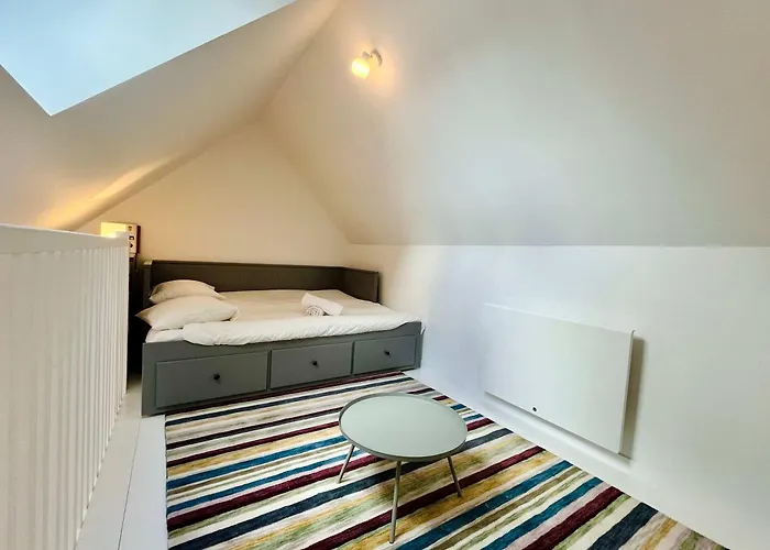 펜션 La Maison De L'orangerie - Charm & Comfort In The Very Heart Of 캐런탱