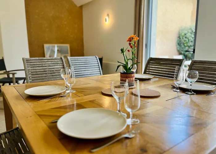 펜션 La Maison De L'orangerie - Charm & Comfort In The Very Heart Of